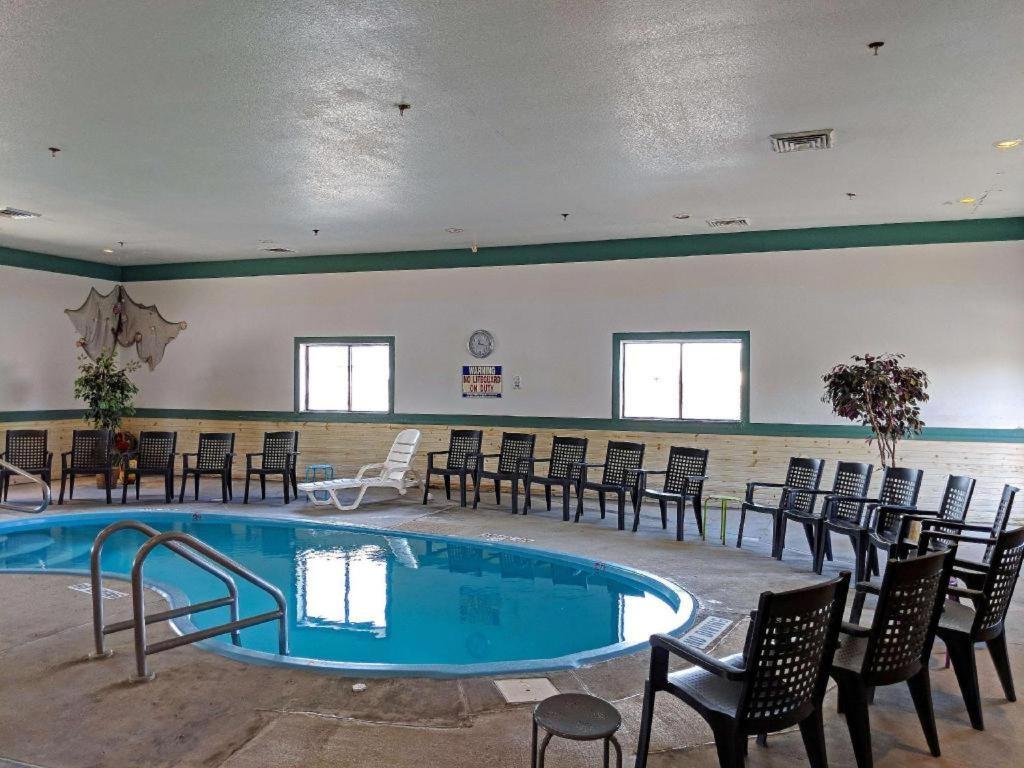 Americas Best Value Inn Torrington Exterior photo