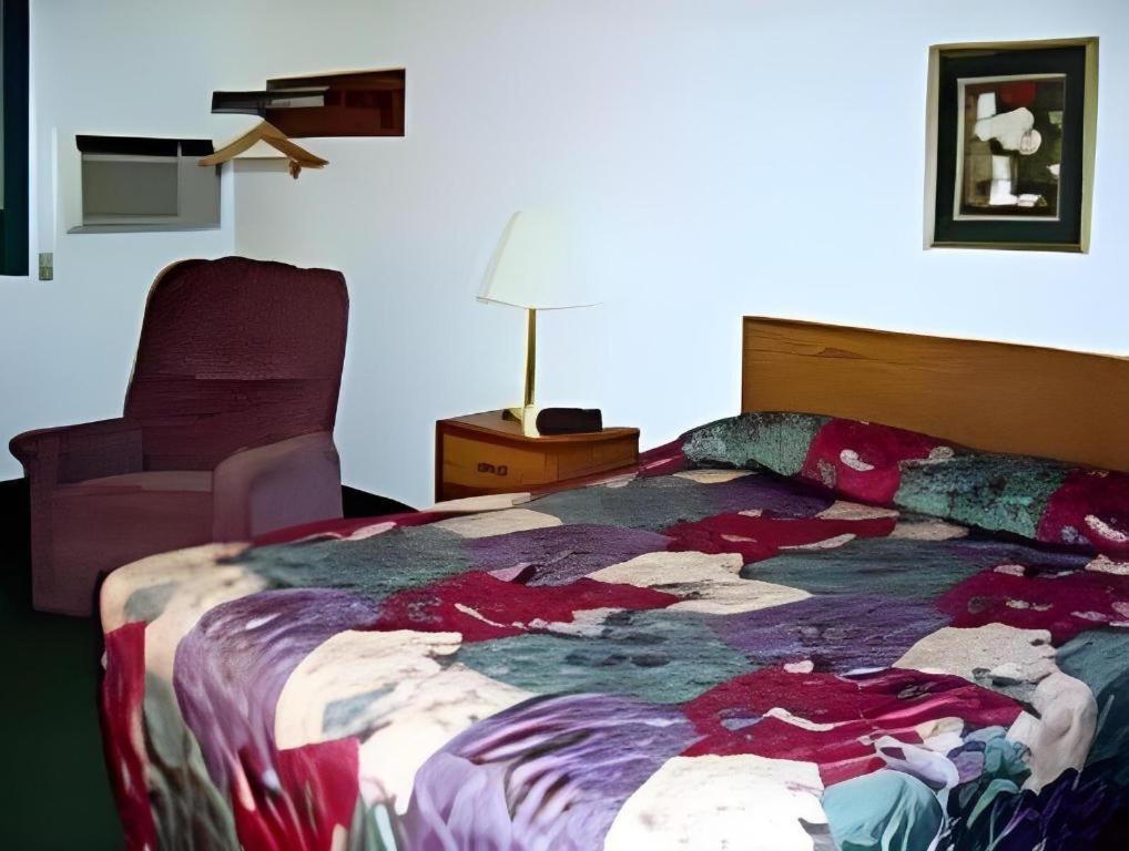 Americas Best Value Inn Torrington Exterior photo