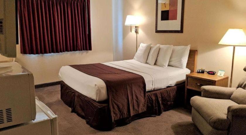 Americas Best Value Inn Torrington Exterior photo