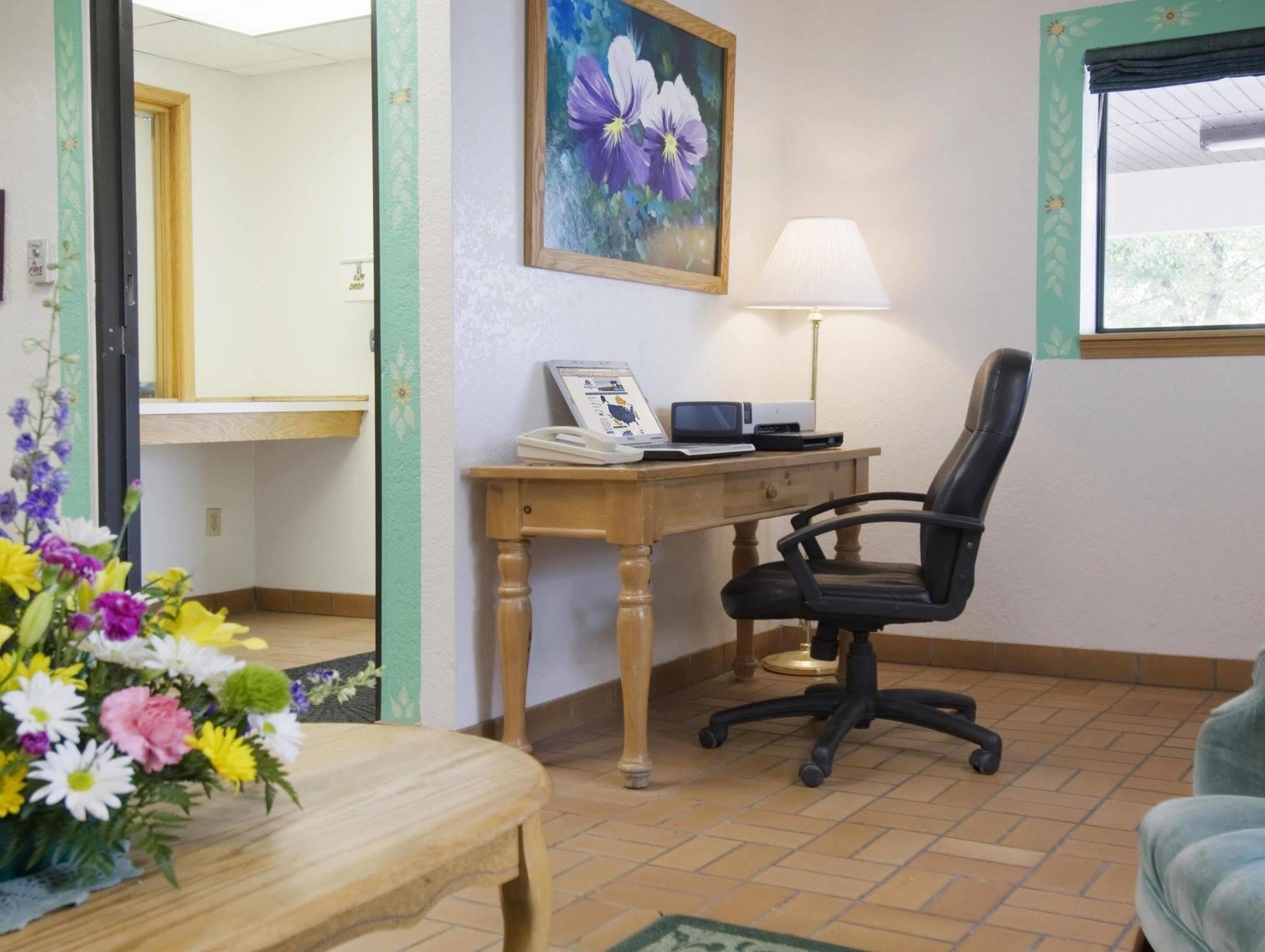Americas Best Value Inn Torrington Exterior photo